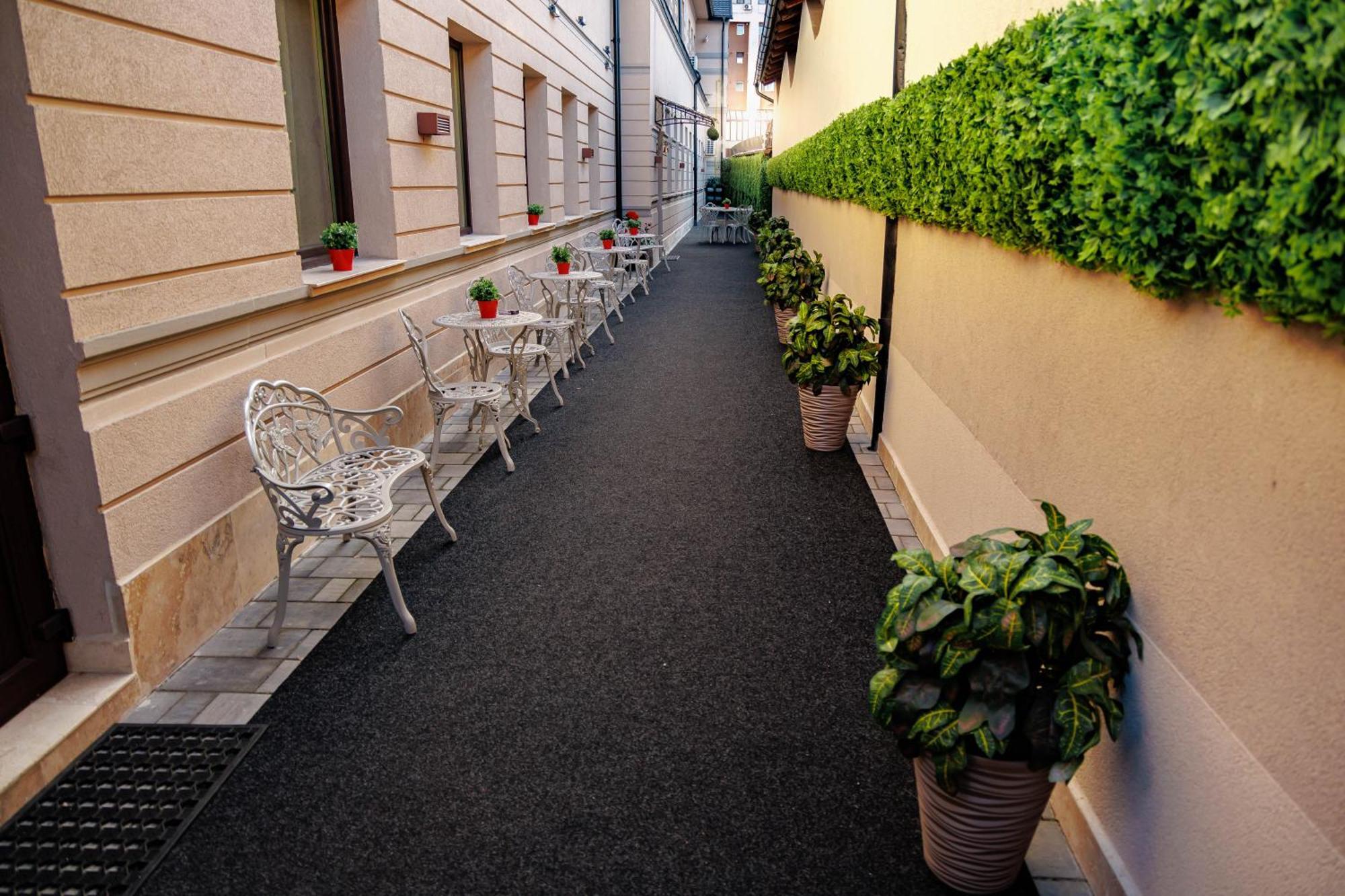 Pensiunea Infinity Targu Jiu Exterior photo