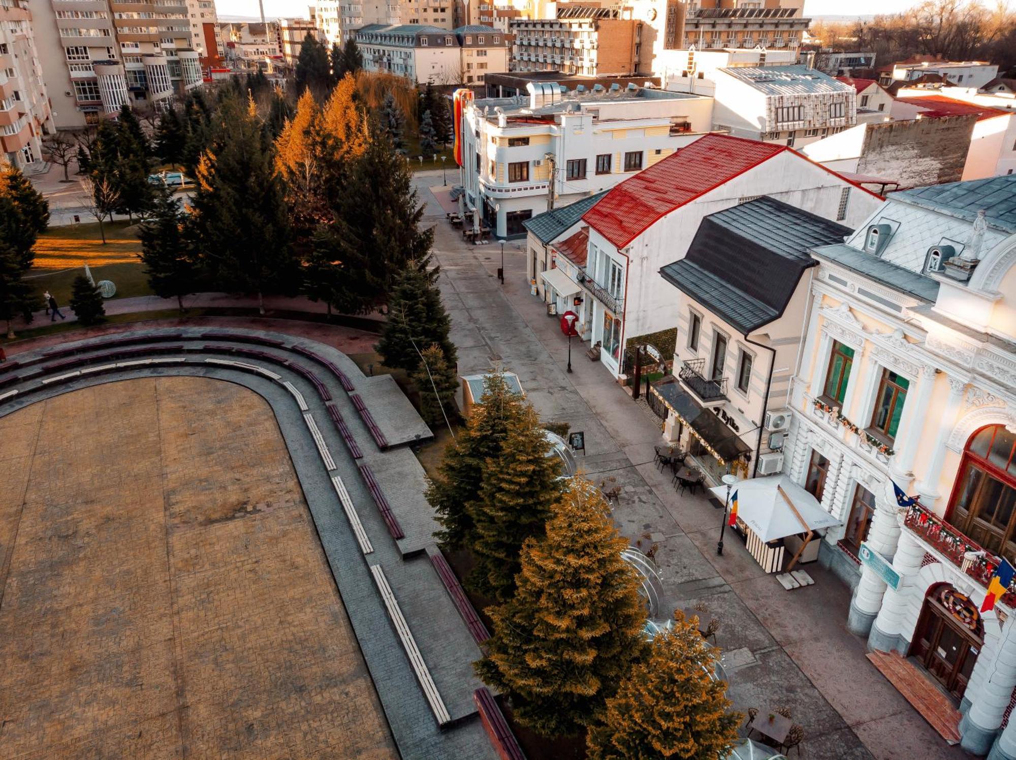 Pensiunea Infinity Targu Jiu Exterior photo